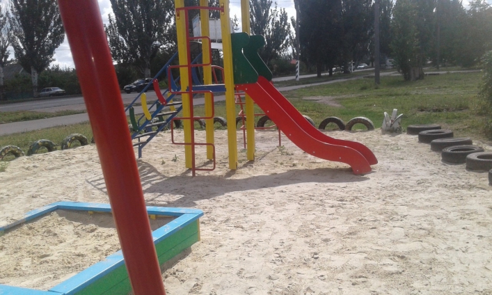 У Запорізькій області вандали руйнують дитячі майданчики (фото)